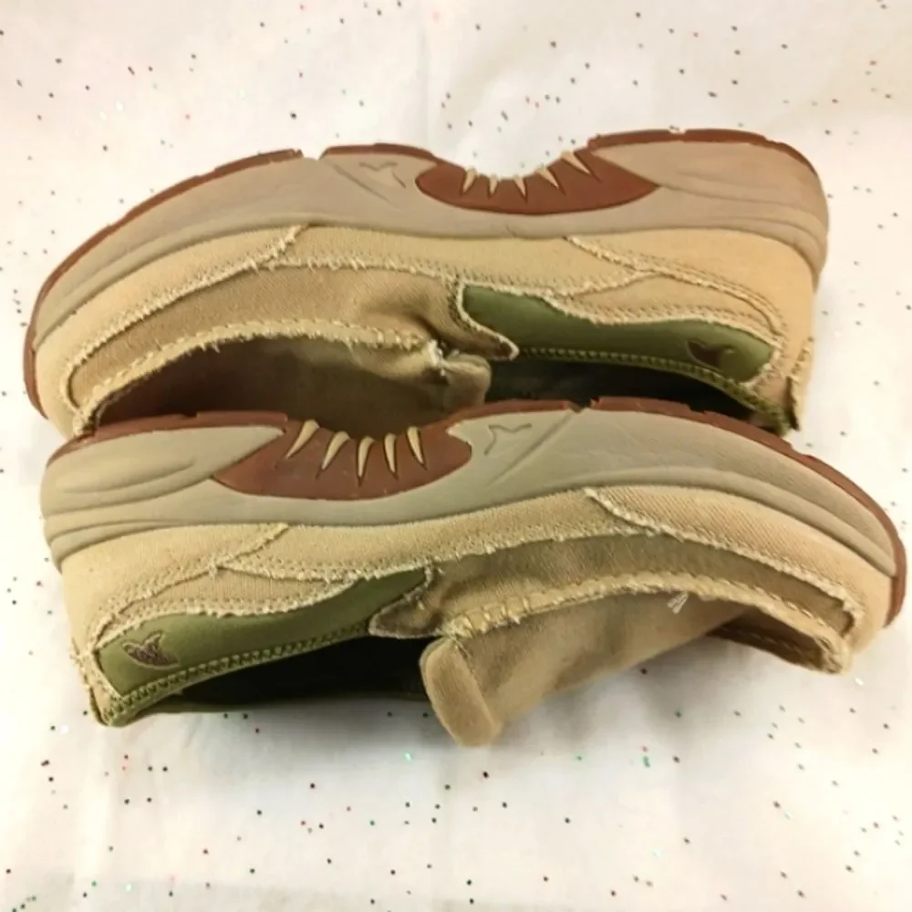 Rugged Shark- Pacifico Stretch Gore Slip-On Boat Shoe Loafer Men's 11 Tan Canvas